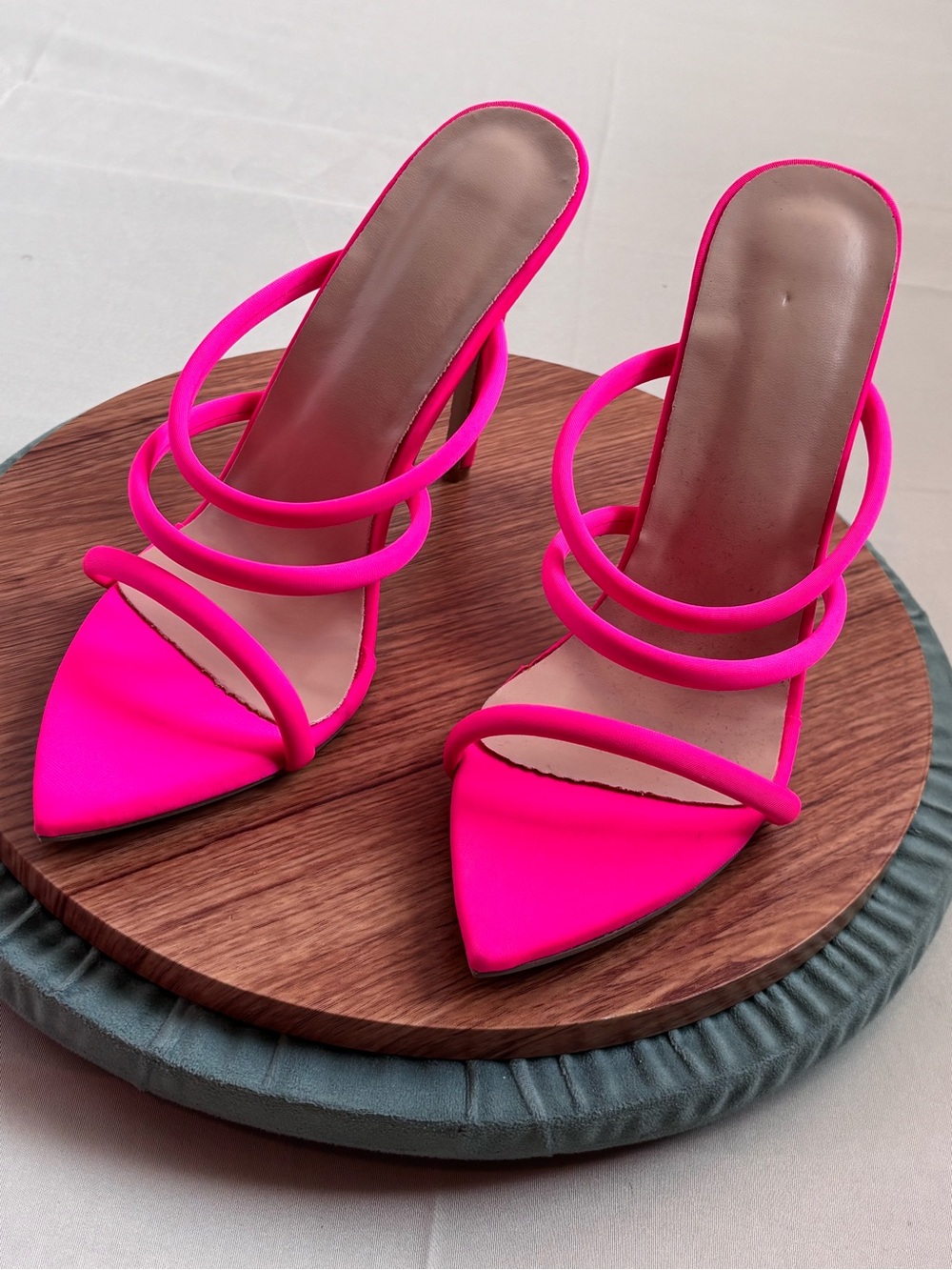 Gorgeous Pink Strappy Pointed-Toe High Heel Sandals. Size 8